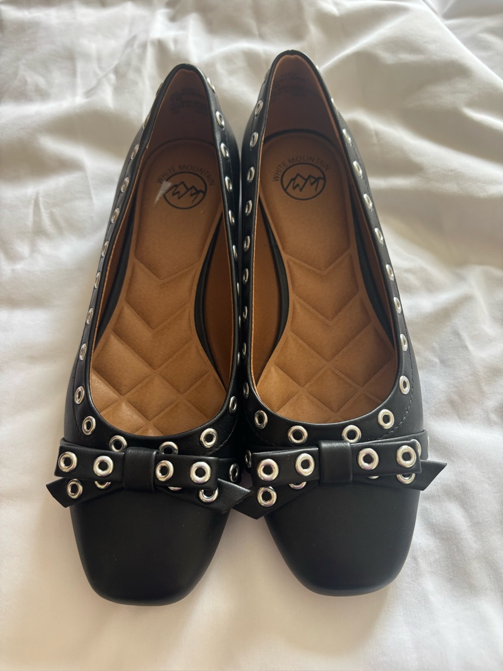White Mountain Black Grommet Bow Flats